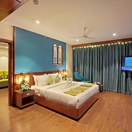 Hotel Ceasar Palace Thodupuzha Eksteriør billede