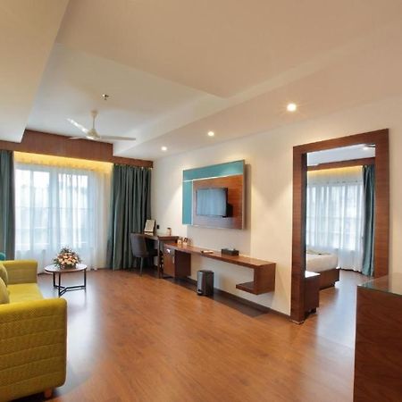 Hotel Ceasar Palace Thodupuzha Eksteriør billede