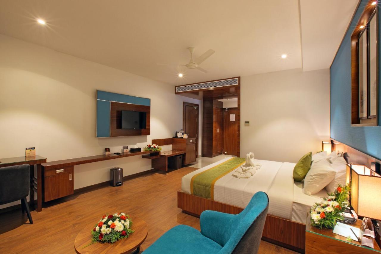 Hotel Ceasar Palace Thodupuzha Eksteriør billede