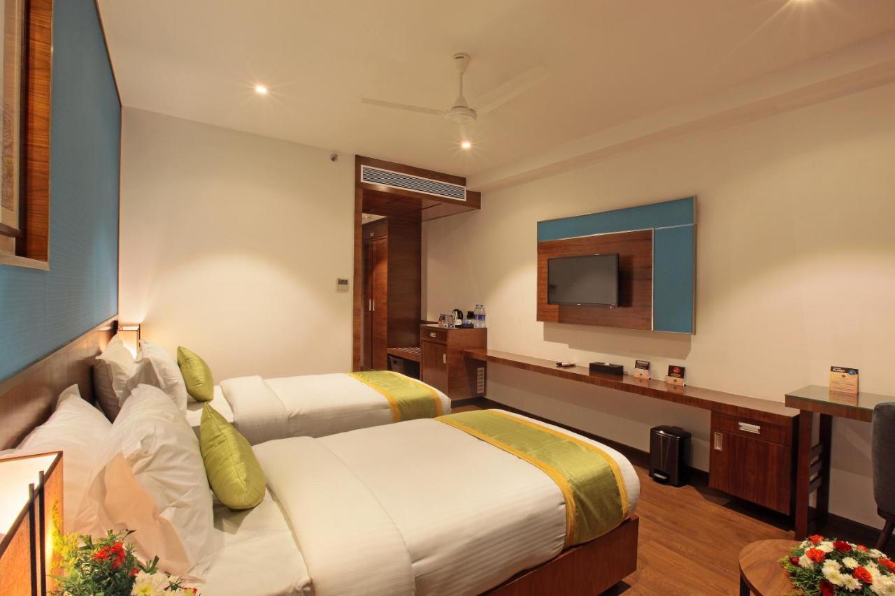 Hotel Ceasar Palace Thodupuzha Eksteriør billede