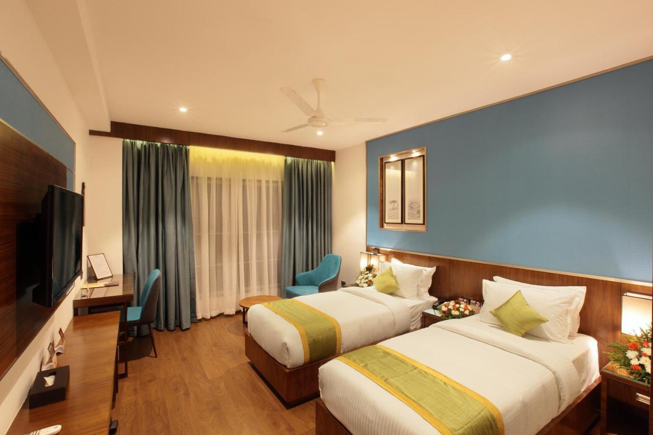 Hotel Ceasar Palace Thodupuzha Eksteriør billede