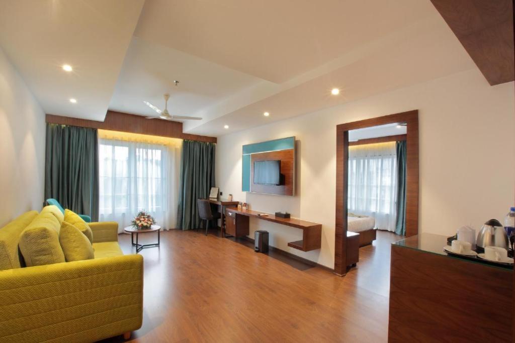 Hotel Ceasar Palace Thodupuzha Eksteriør billede