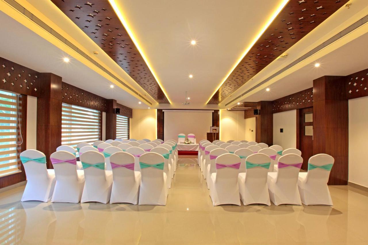 Hotel Ceasar Palace Thodupuzha Eksteriør billede