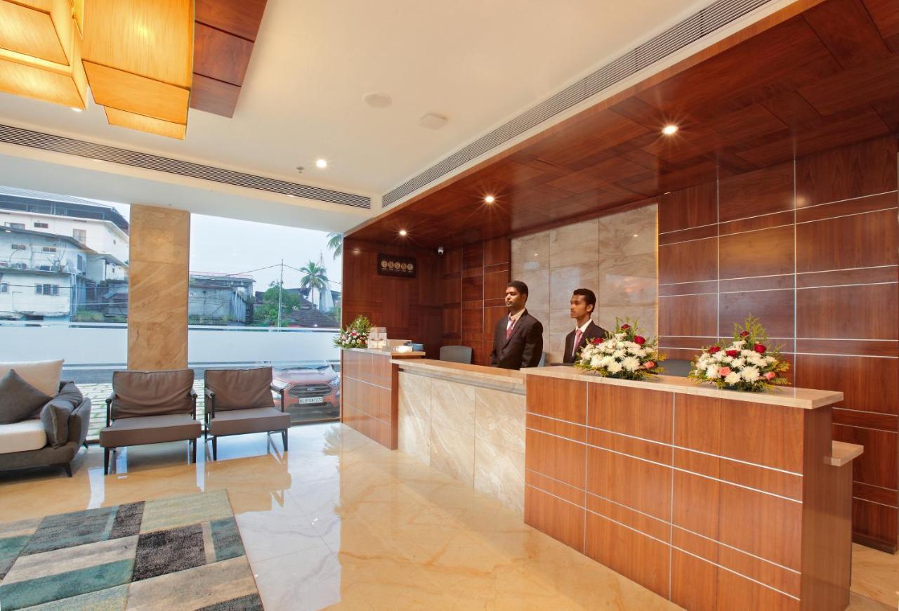 Hotel Ceasar Palace Thodupuzha Eksteriør billede