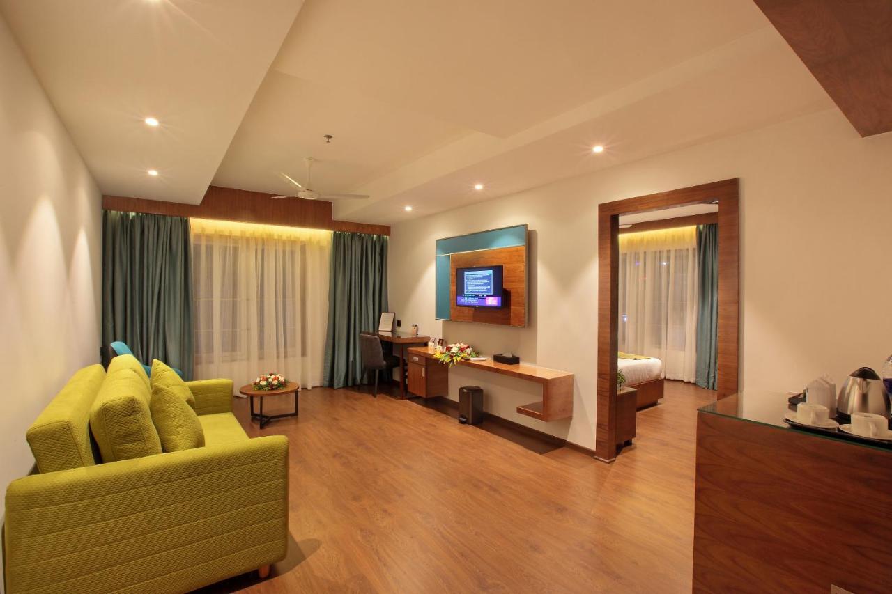 Hotel Ceasar Palace Thodupuzha Eksteriør billede